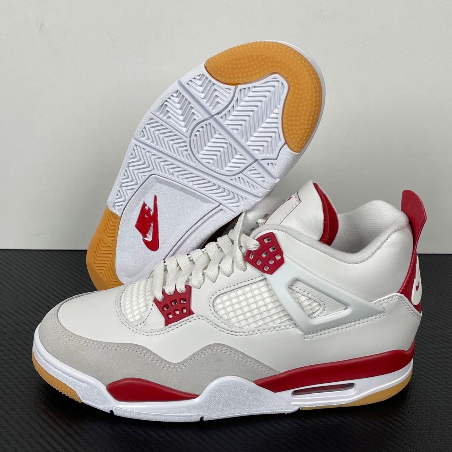Air Jordan 4 SB "Varsity Red"