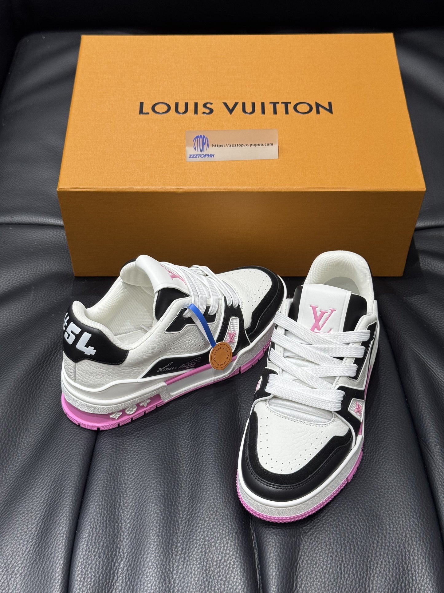 Louis Vuitton Trainer Signature "Black n Pink"