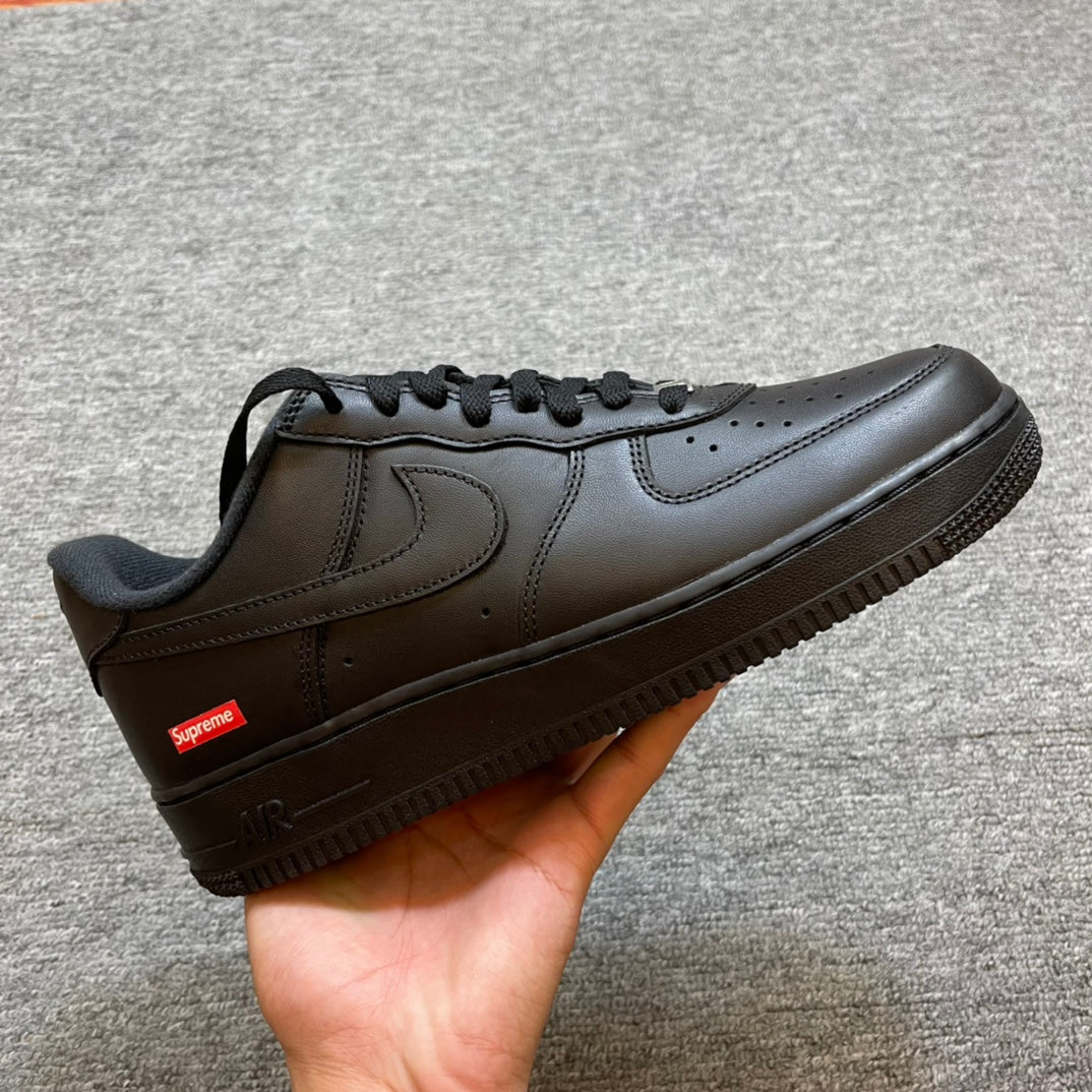 Air Force 1 x Supreme "Triple Black"