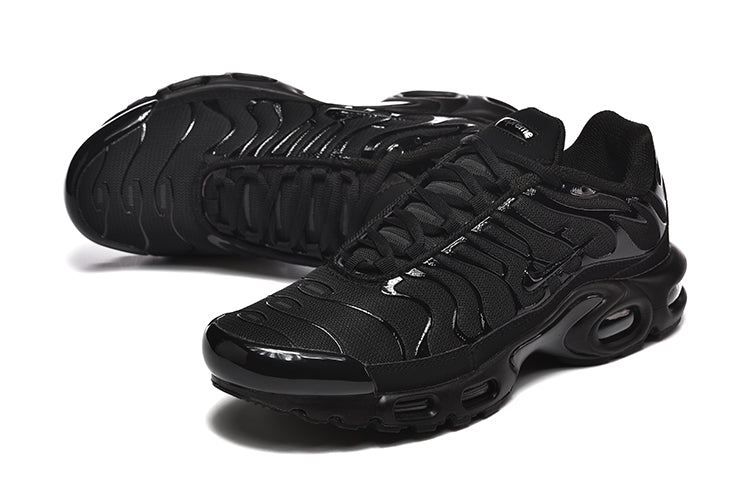 Nike Air Max TN Plus x Supreme "Triple Black"