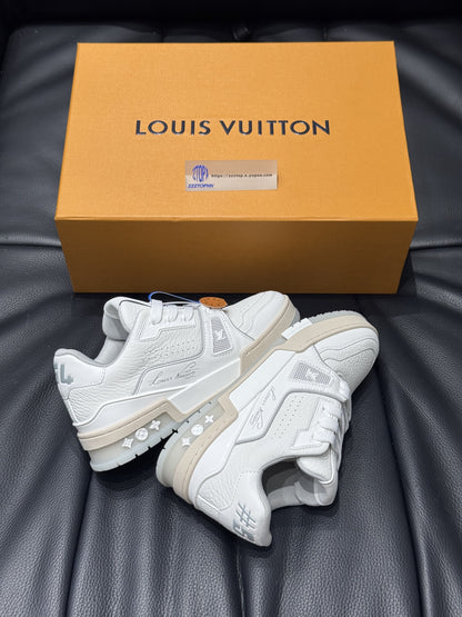 Louis Vuitton Trainer Signature "White Letter"