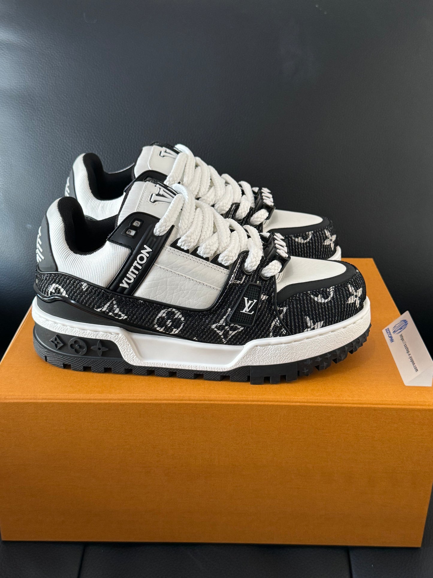 Louis Vuitton Trainer Maxi "Panda"