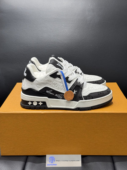 Louis Vuitton Trainer Signature "Black n White"