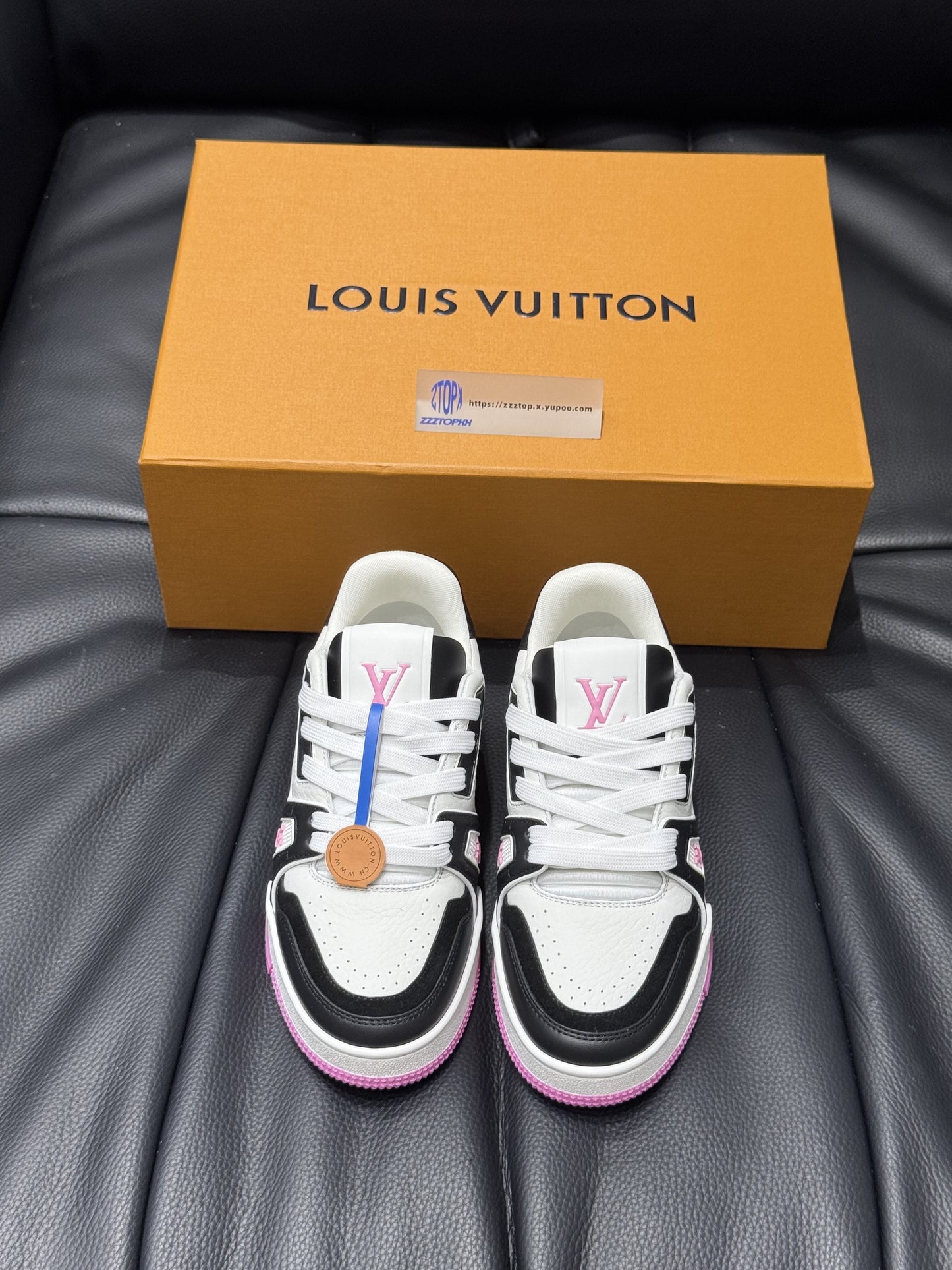 Louis Vuitton Trainer Signature "Black n Pink"