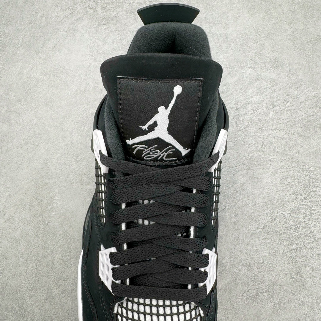 Air Jordan 4 "White Thunder"