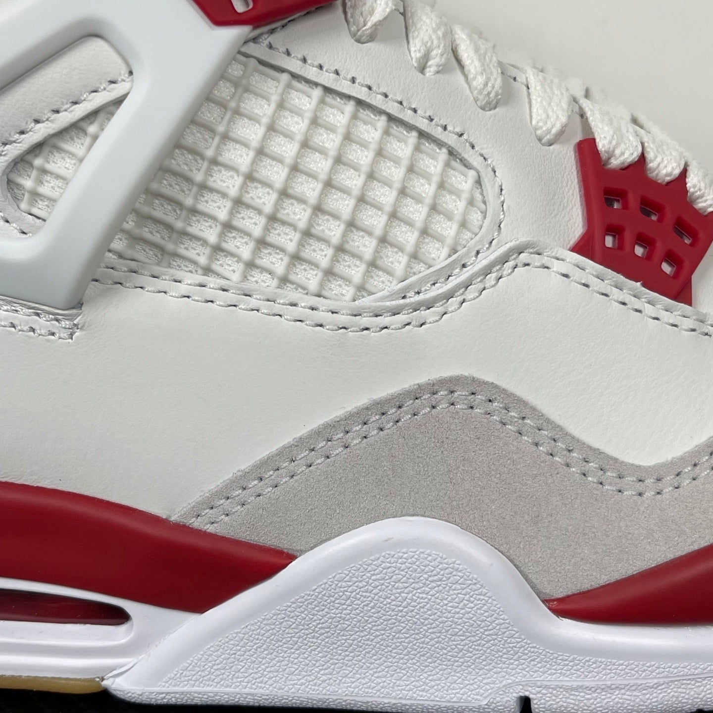 Air Jordan 4 SB "Varsity Red"