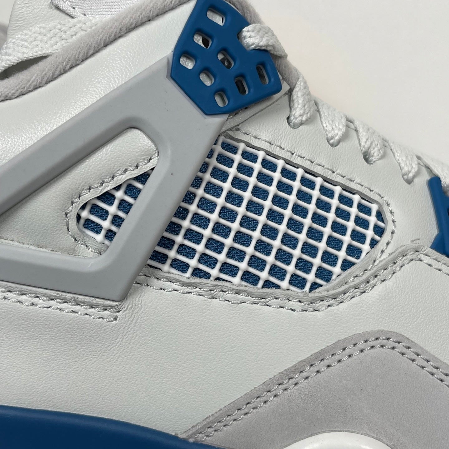 Air Jordan 4 "Military Blue"