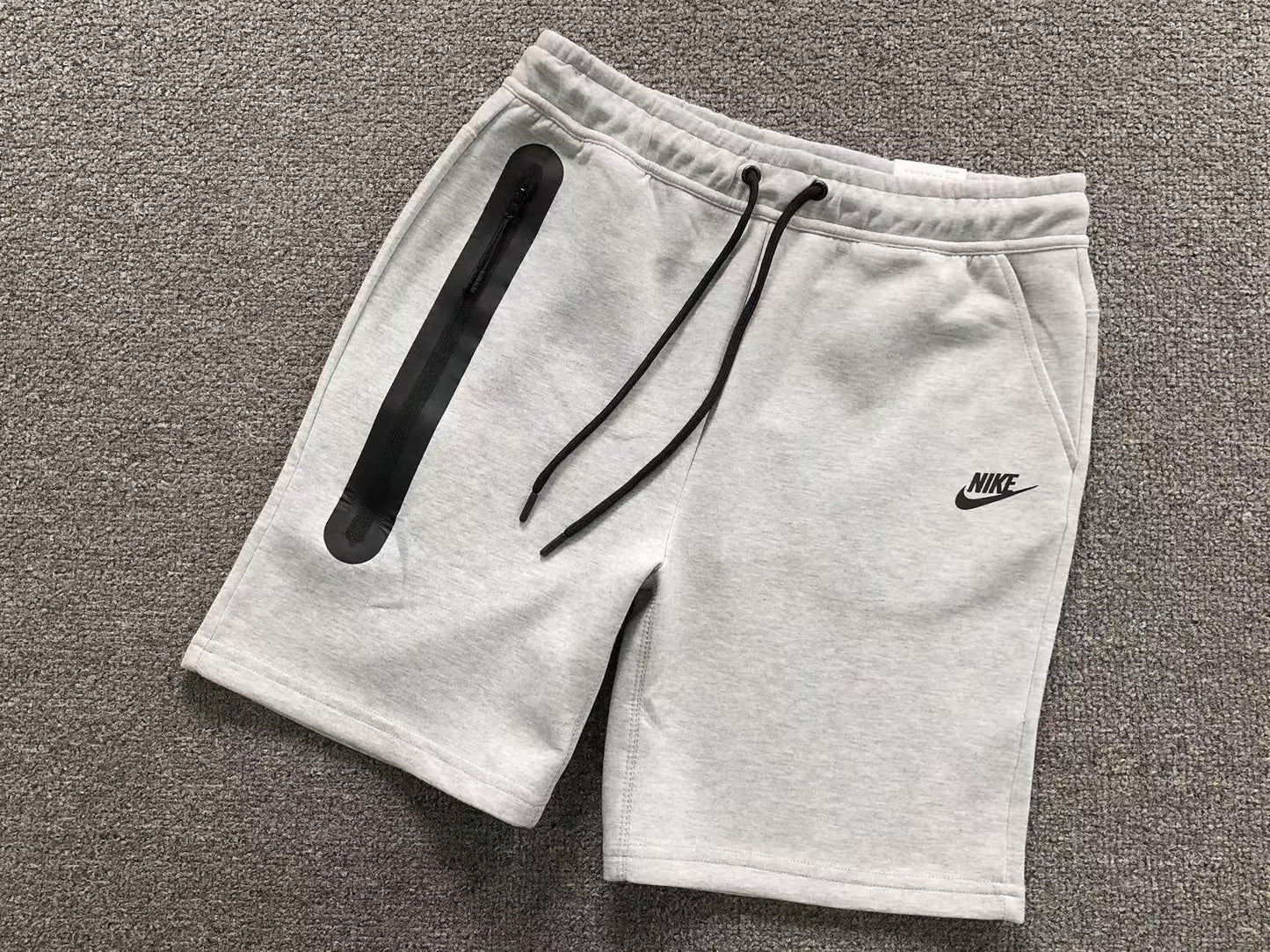 Bermudas Techfleeces (Preta e Cinza)
