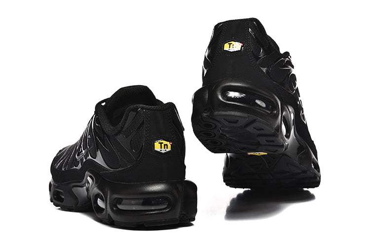 Nike Air Max TN Plus x Supreme "Triple Black"