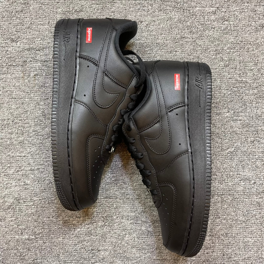 Air Force 1 x Supreme "Triple Black"