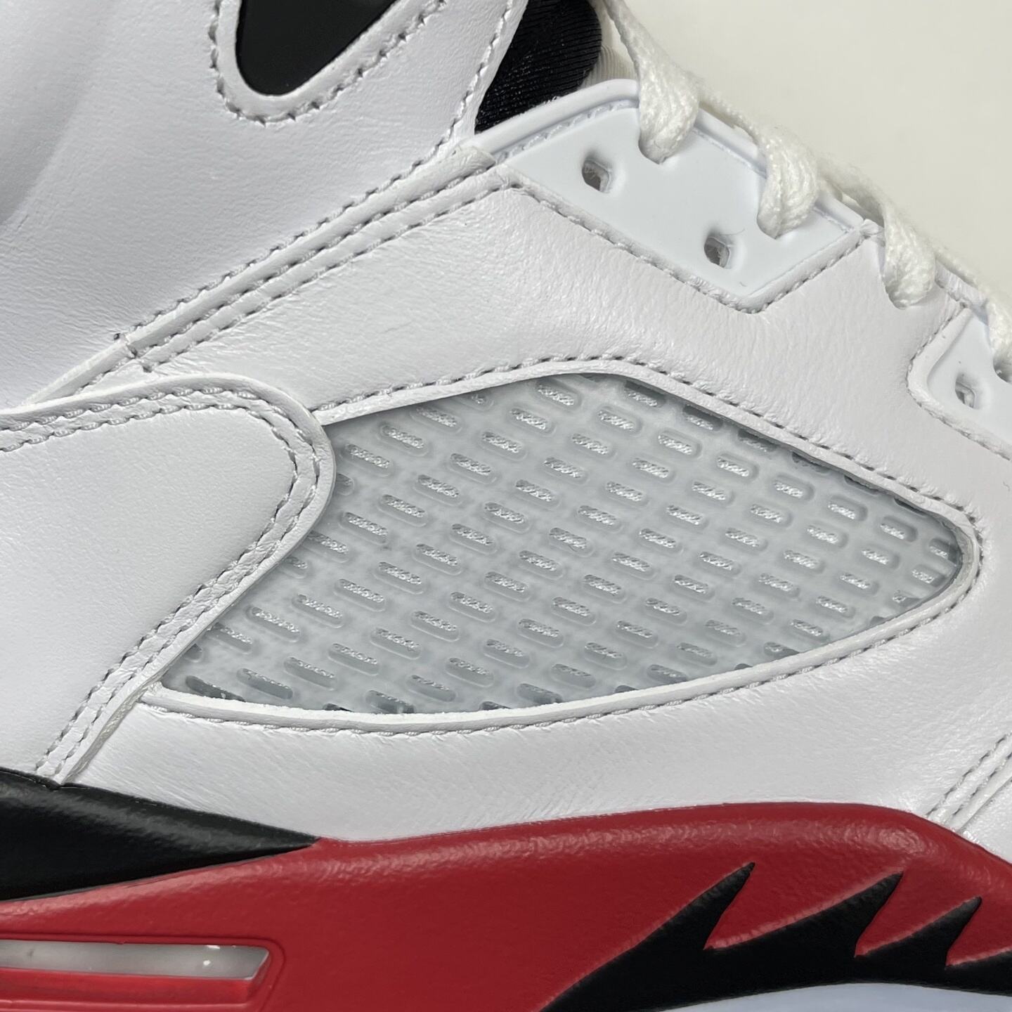 Air Jordan 5 "Fire Red"