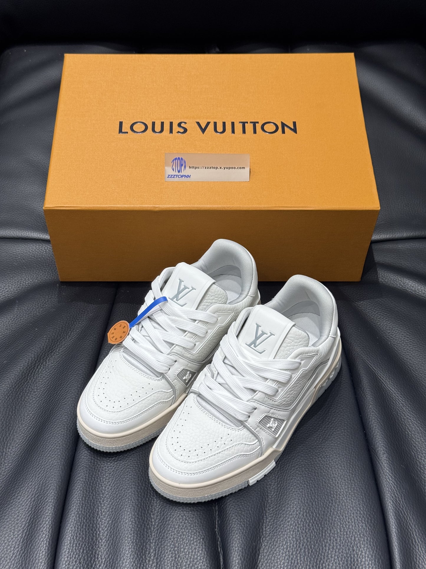 Louis Vuitton Trainer Signature "White Letter"