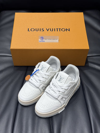 Louis Vuitton Trainer Signature "White Letter"