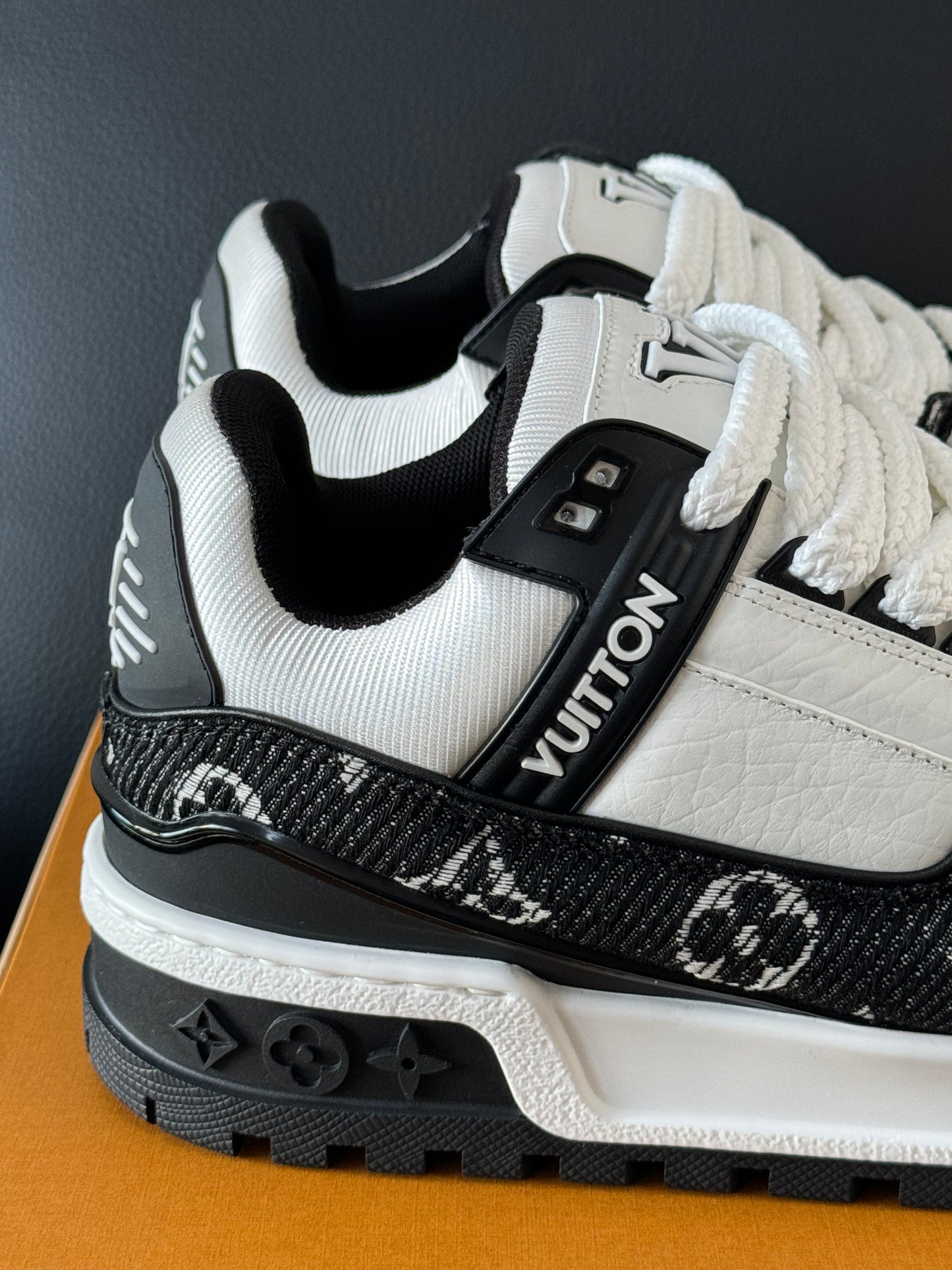 Louis Vuitton Trainer Maxi "Panda"