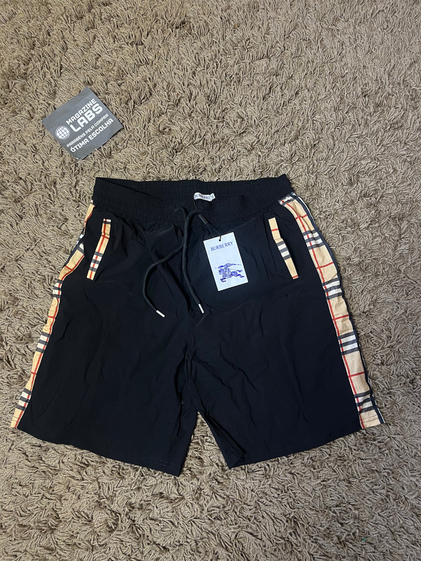 Bermuda Burberry Preta com Xadrez (Pronta Entrega)
