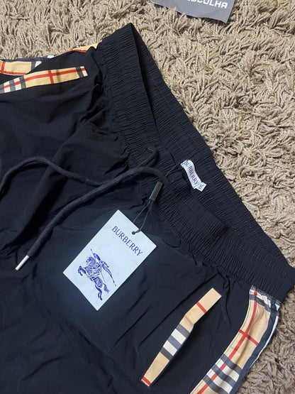 Bermuda Burberry Preta com Xadrez (Pronta Entrega)