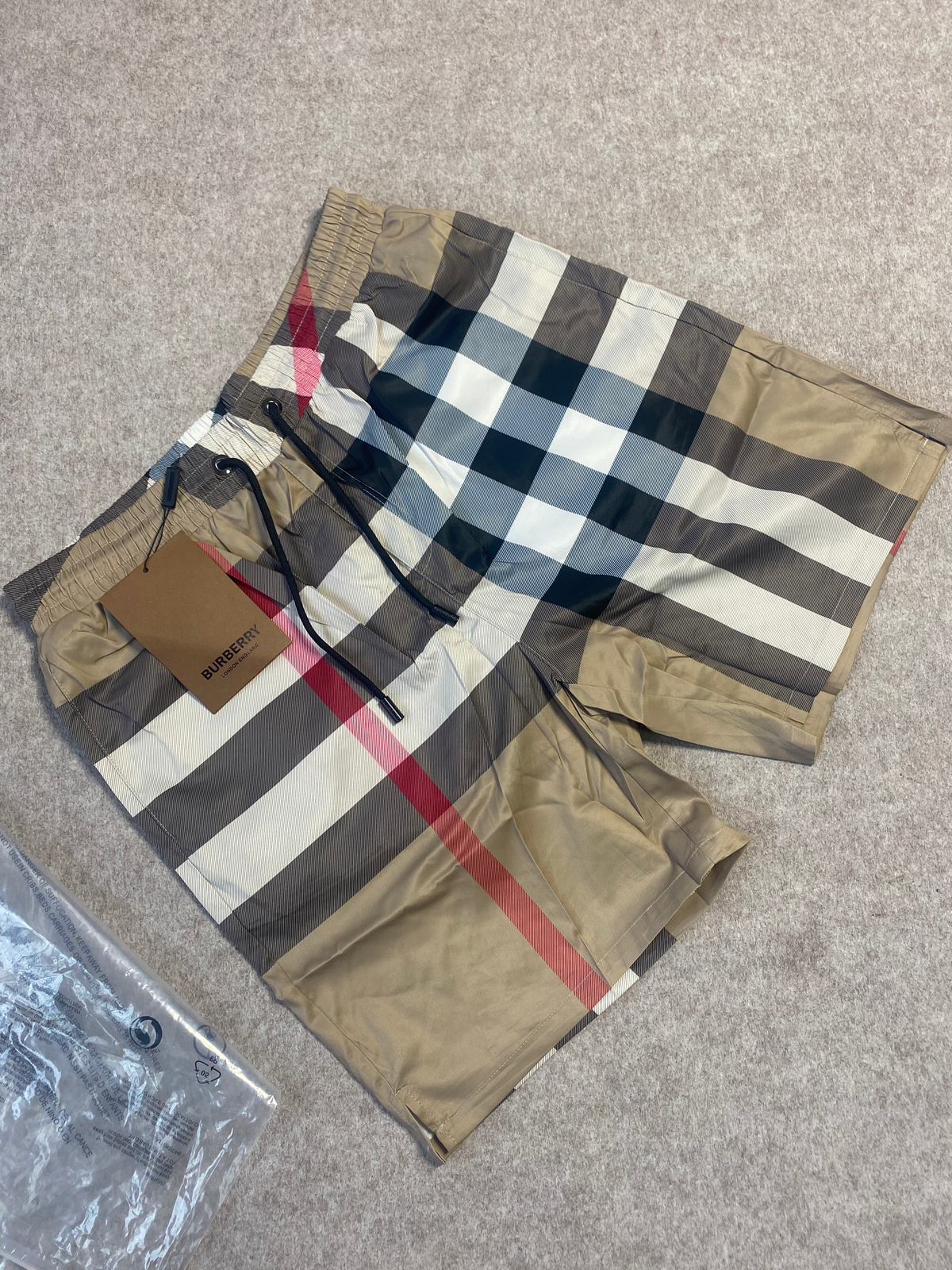 Bermuda Burberry (Pronta Entrega)