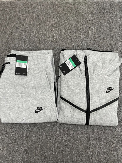Conjunto Techfleece Cinza