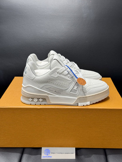 Louis Vuitton Trainer Signature "White Letter"