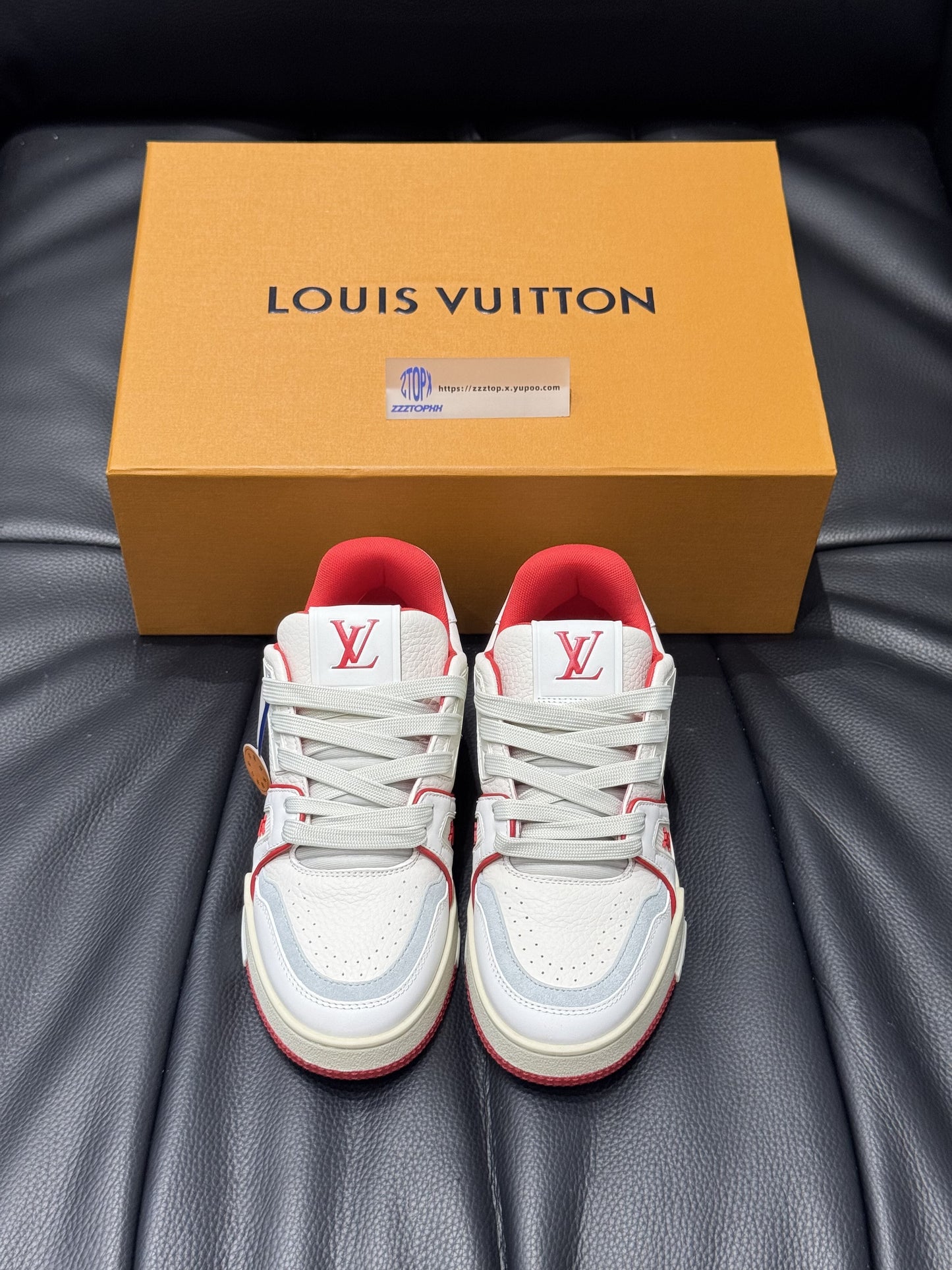 Louis Vuitton Trainer Signature "White Red Letter"
