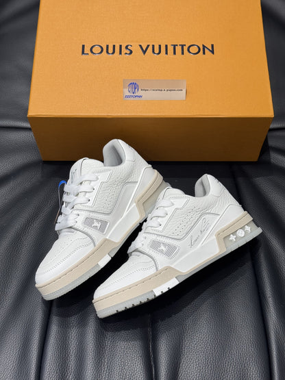 Louis Vuitton Trainer Signature "White Letter"