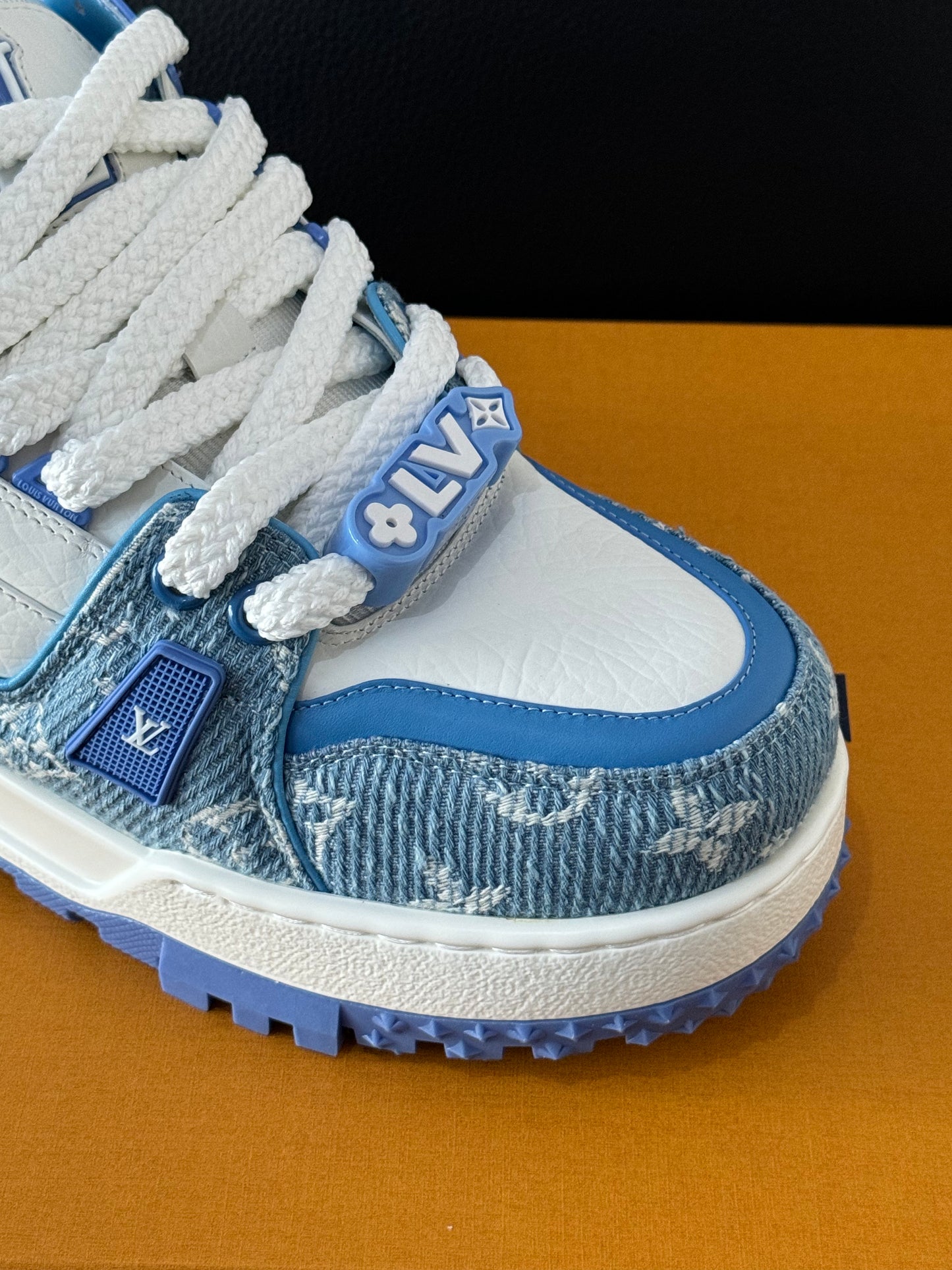 Louis Vuitton Trainer Maxi "Light Blue"