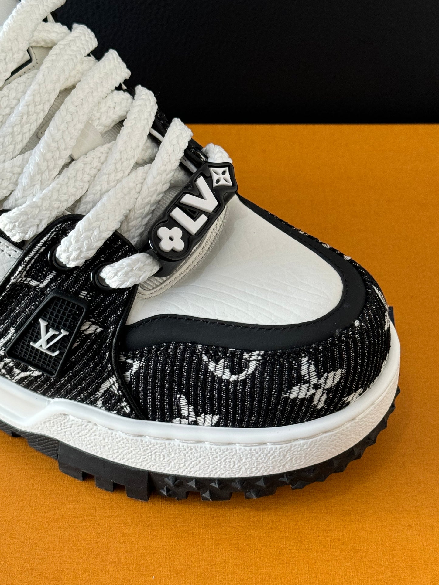 Louis Vuitton Trainer Maxi "Panda"