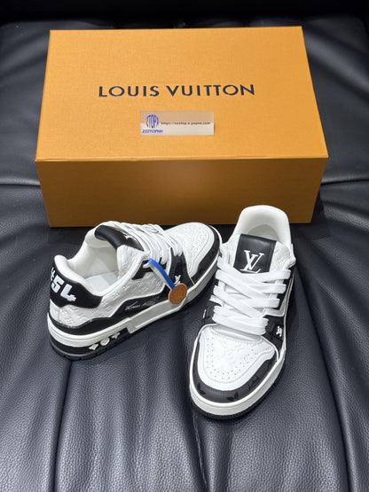 Louis Vuitton Trainer Signature "Black n White"
