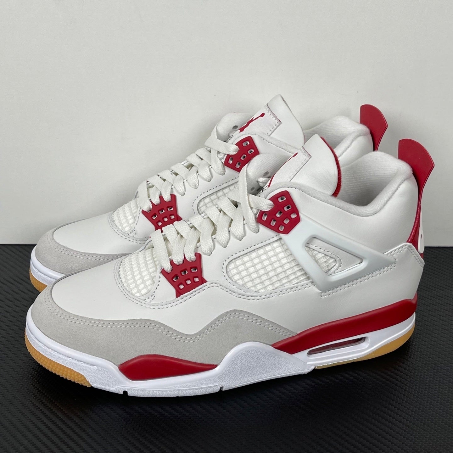 Air Jordan 4 SB "Varsity Red"