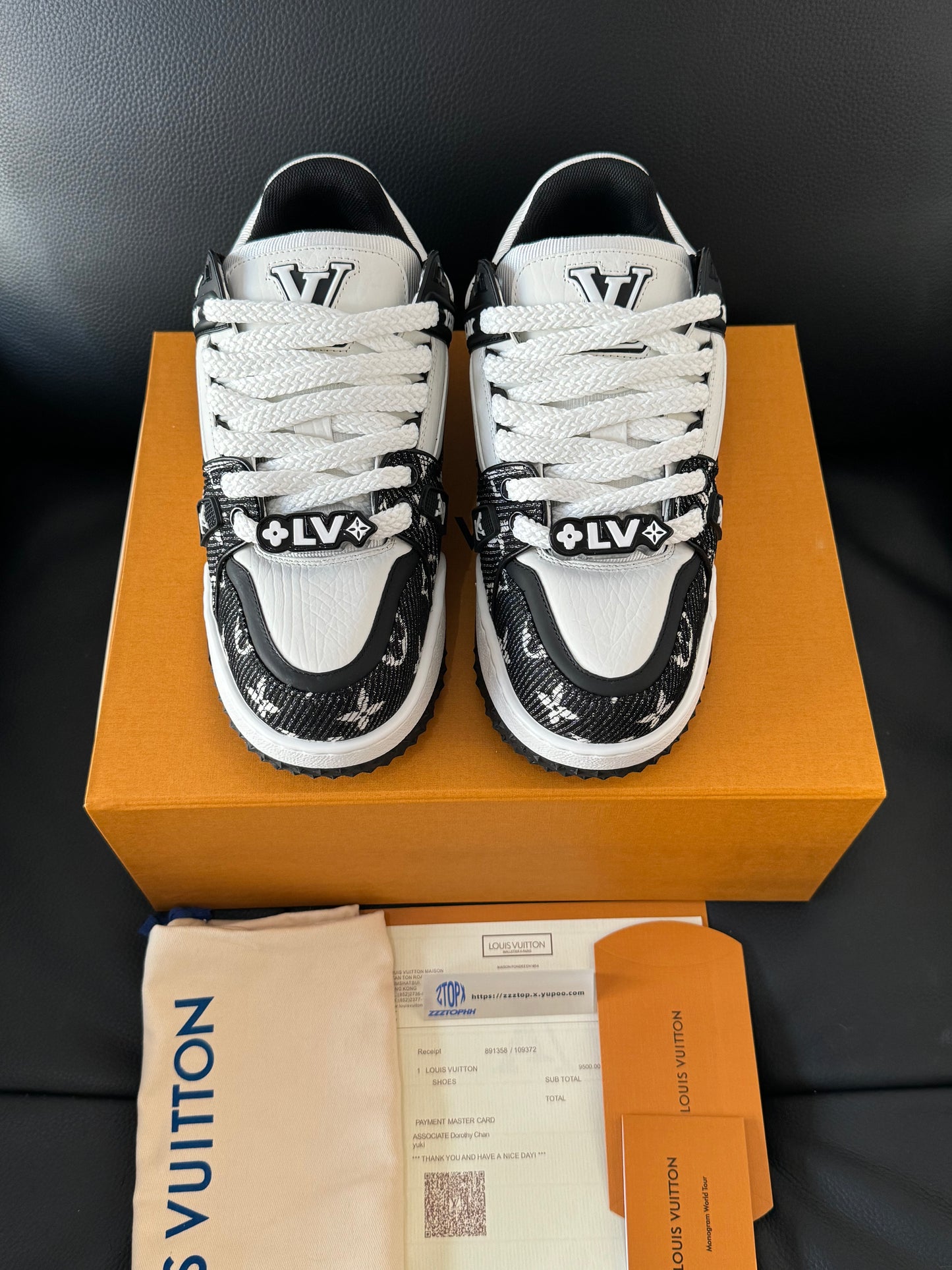 Louis Vuitton Trainer Maxi "Panda"